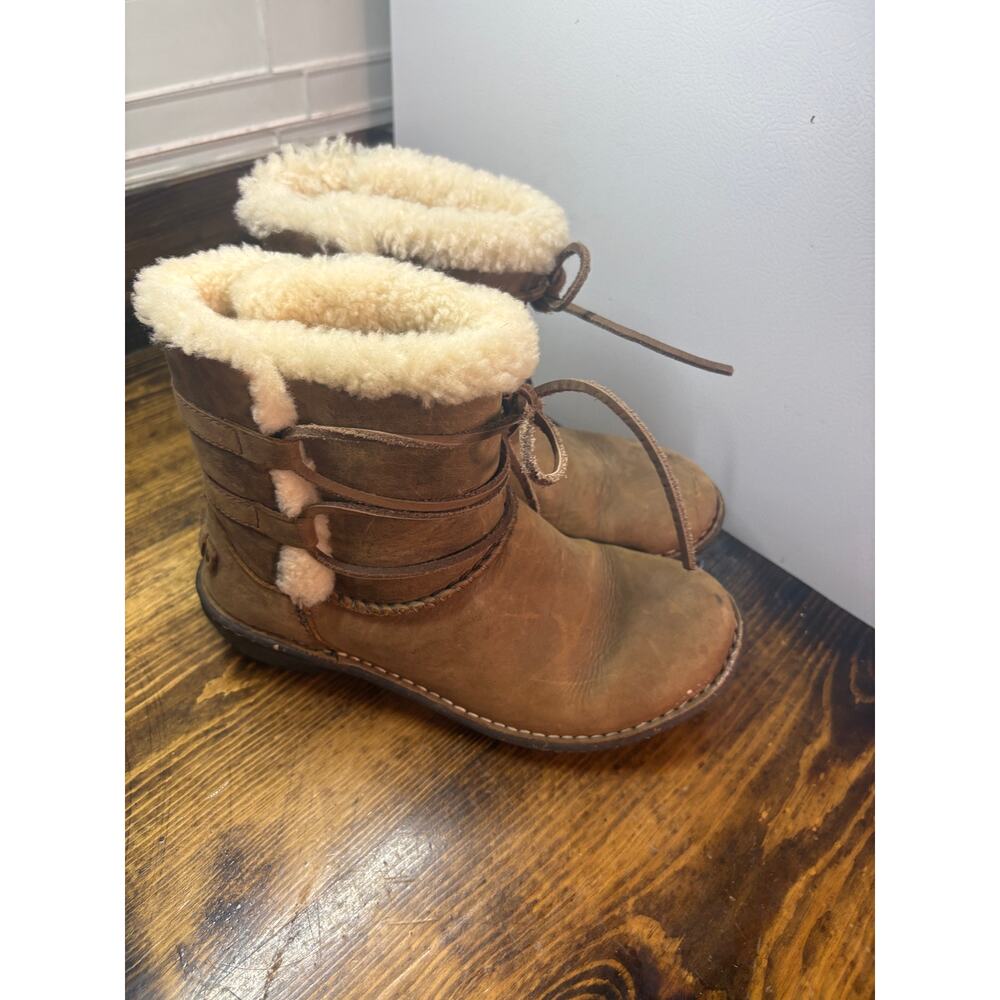 UGG Caspia Brown Lace Up Boots Size‎ 7.5